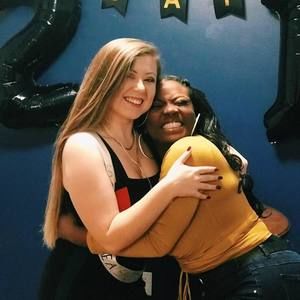 Meet your Posher, Olivia